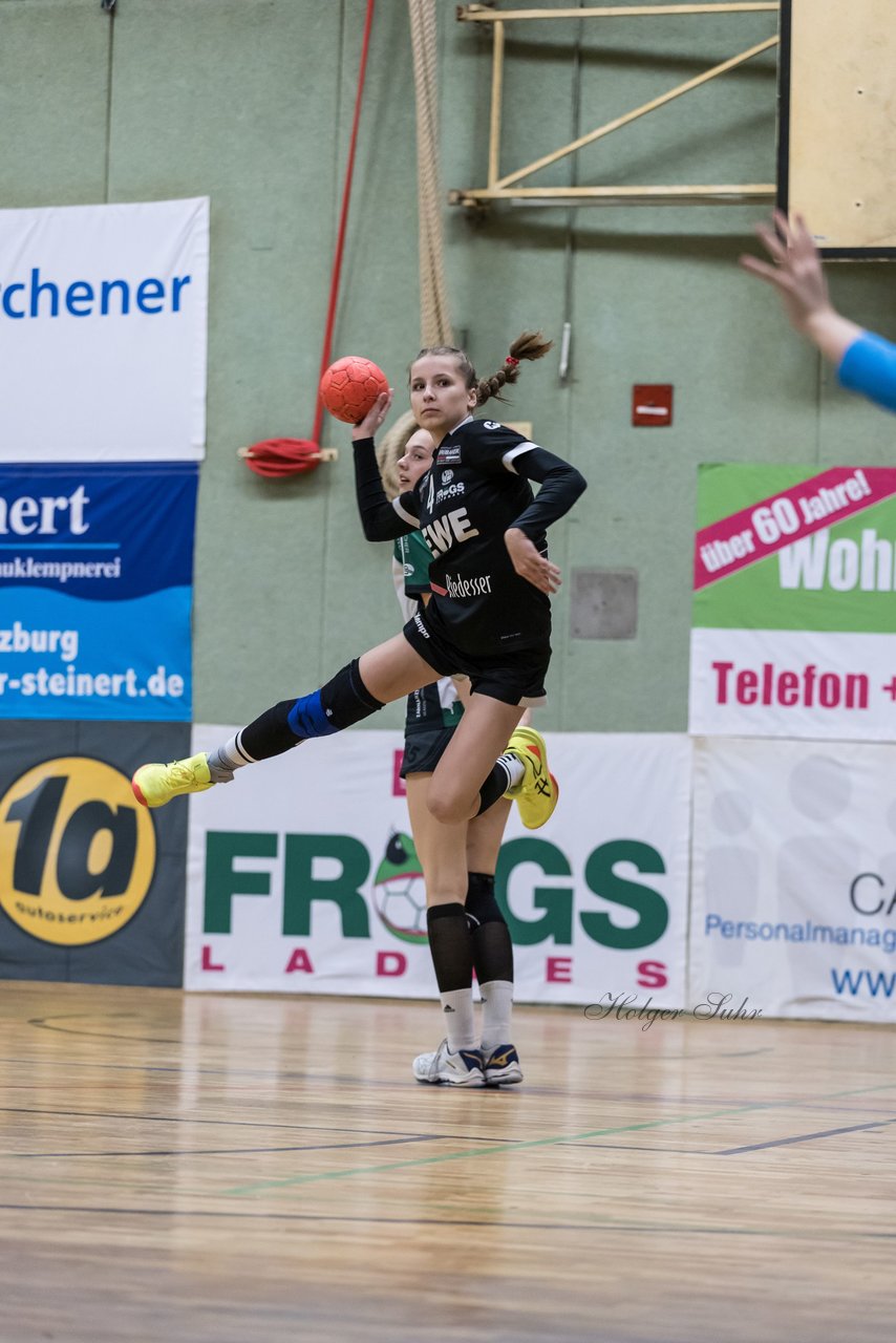 Bild 36 - wBJ SV Henstedt Ulzburg - TuRa Meldorf : Ergebnis: 22:38